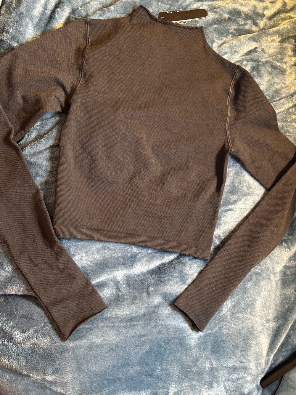 Nike skims Cropped Long Sleeve Ribbed Top - Dark Brown